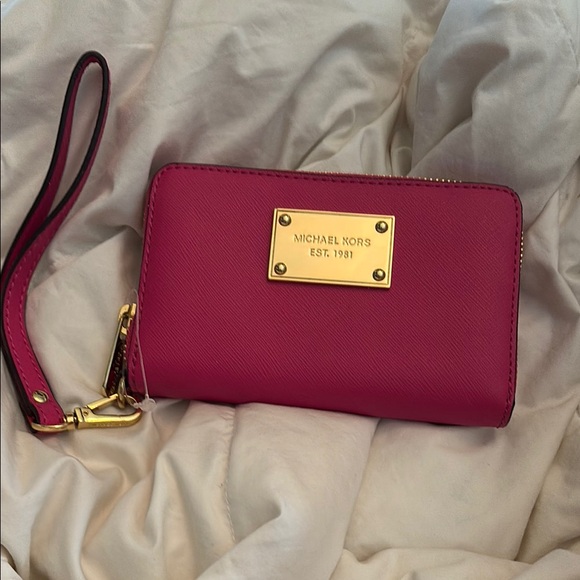 Michael Kors neon Pink  and gold Saffiano Leather Clutch wallet purse - Picture 1 of 11